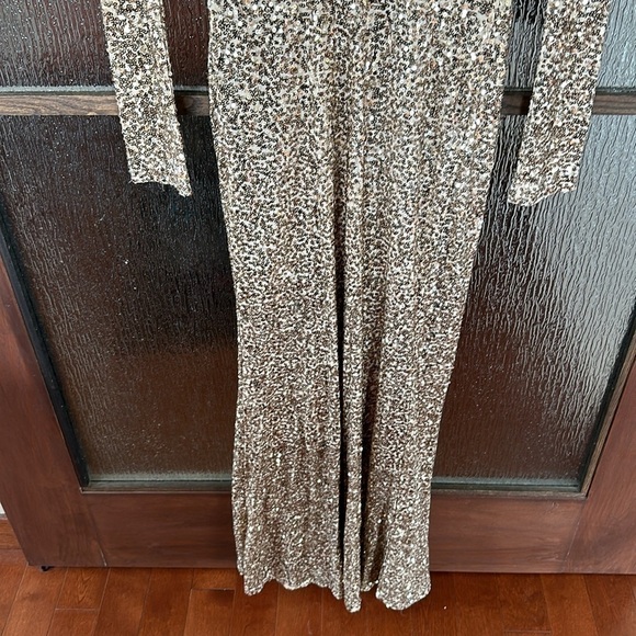 BADGLEY MISCHKA Gold Sequin Long Sleeve Boat Neck Cowl Back Stretch Maxi Gown 8 - Picture 10 of 11